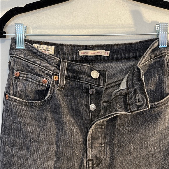 Levi’s Premium Ribcage Straight Ankle - Picture 7 of 11